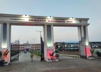 Chief Minister commences new phase with inauguration of Bhavurao Deshpande Veterinary College building