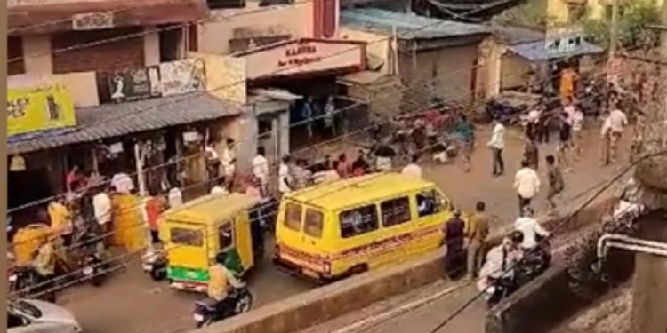 Army man brutally attacked by a mob in Ganeshpur, Belgaum, video goes viral