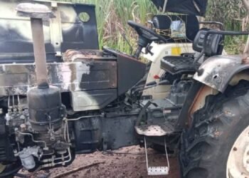 Farmers in Belgaum set fire to tractors carrying sugarcane to Maharashtra due to delay in payment