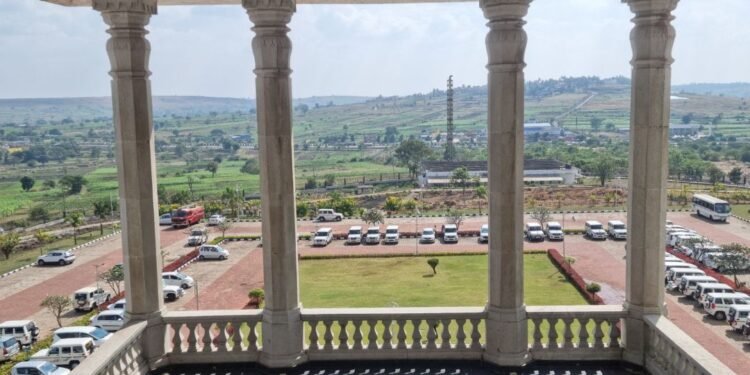 MLAs arriving early at Suvarna Vidhana Soudha to receive gifts