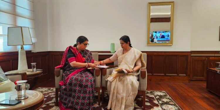 Lakshmi Hebbalkar visited Smrithi Irani requested for funding Belgaum initiatives