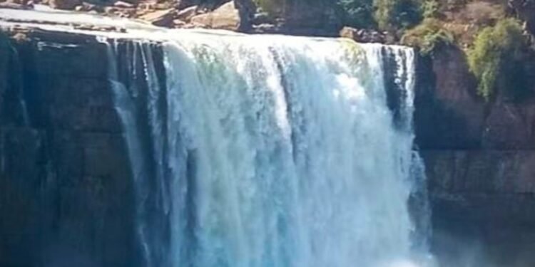 Hidkal sends 4,000 Cusecs of water to Gokak Falls