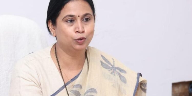 Lakshmi Hebbalkar Accuses BJP of Spreading False Information on Guarantee Schemes