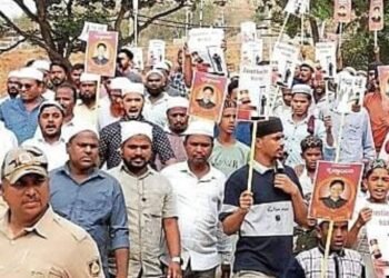 Protests in Saundatti Demands Capital Punishment For Fayaz