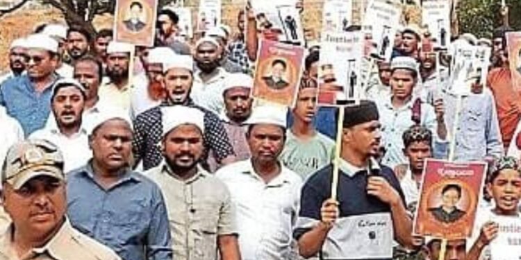 Protests in Saundatti Demands Capital Punishment For Fayaz