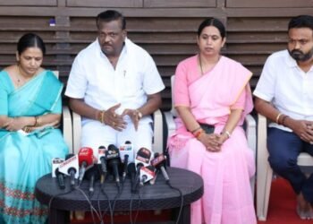 Father of victim Neha Hiremath Urges Voters to Choose Congress