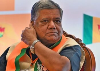 Jagadish Shettar Visits Sri Siddharoodha Mutt, Vows to Transform Belgaum