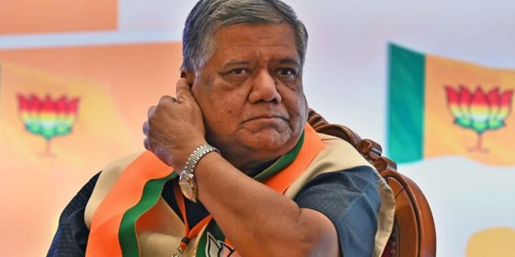 Jagadish Shettar Visits Sri Siddharoodha Mutt, Vows to Transform Belgaum