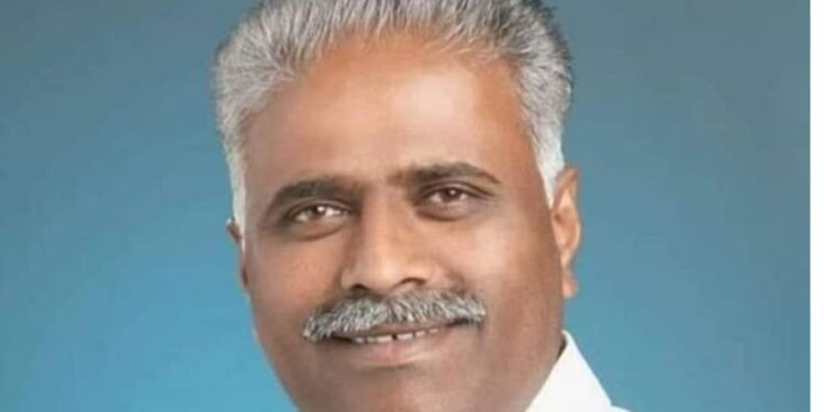 Kadadi Chairs Rail Meeting, Pushes for Vande Bharat Extension in Belgaum