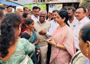 Minister Hebbalkar Criticizes Officials Over Flood Relief Delays and Assessments in Khanapur Visit