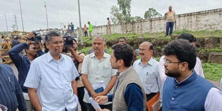 Satish Jarkiholi Reviews Flood Preparedness in Belgaum Amid Rising River Levels