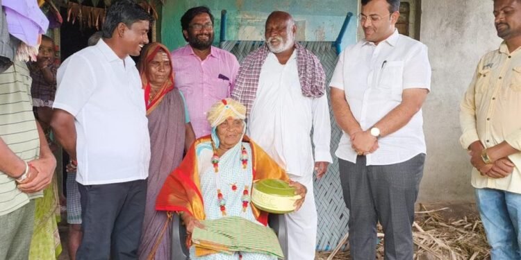 Elderly woman hosts lunch for 200 women using Gruha Lakshmi scheme savings