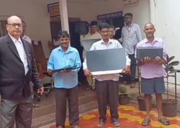 Farmers Seize Assistant Commissioner’s Office Supplies in Belgaum Over Delayed Compensation