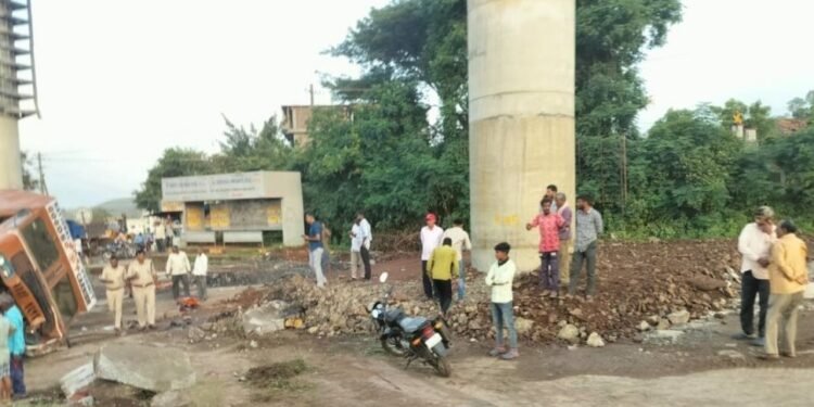 Two dead, six injured in multiple-vehicle crash in Nippani, Belgaum