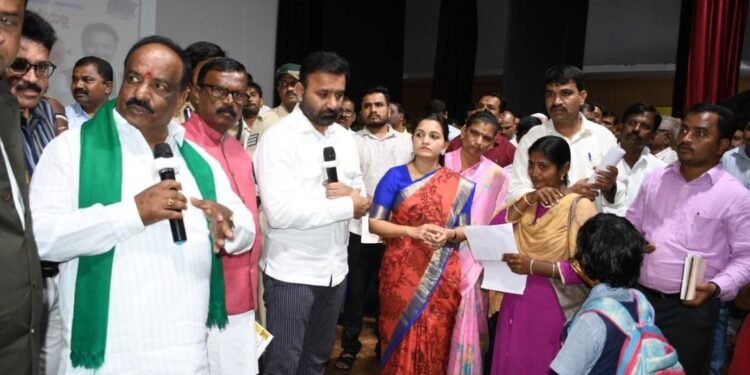 Belgaum to form 135 km human chain on World Democracy Day