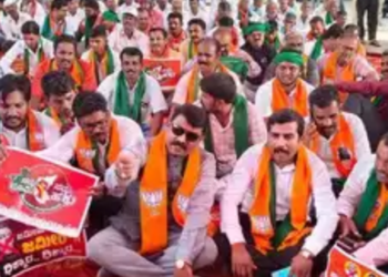 BJP stages protests in Belagavi, Chikodi over waqf board notices
