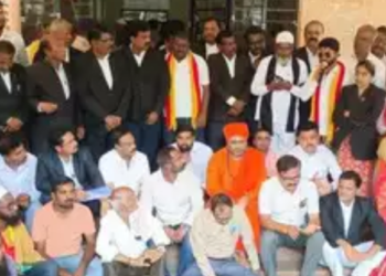 Gokak Zilla Horata Samiti Leads rally urging district formation