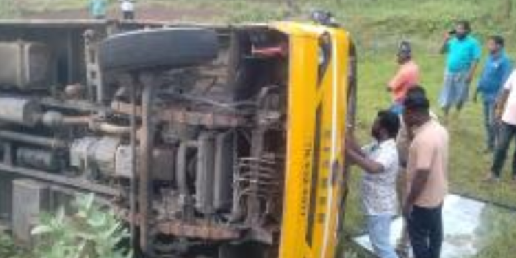 Two farm workers killed, 20 injured in Belagavi road accident