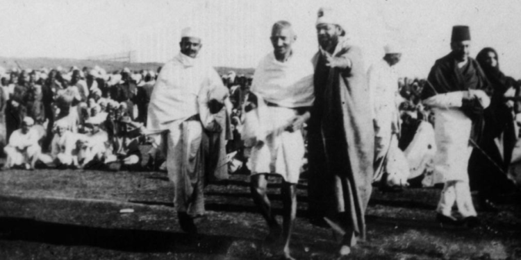 Ninth Standard girl from Adarsh Vidyalaya to receive bravery award for saving woman from suicide