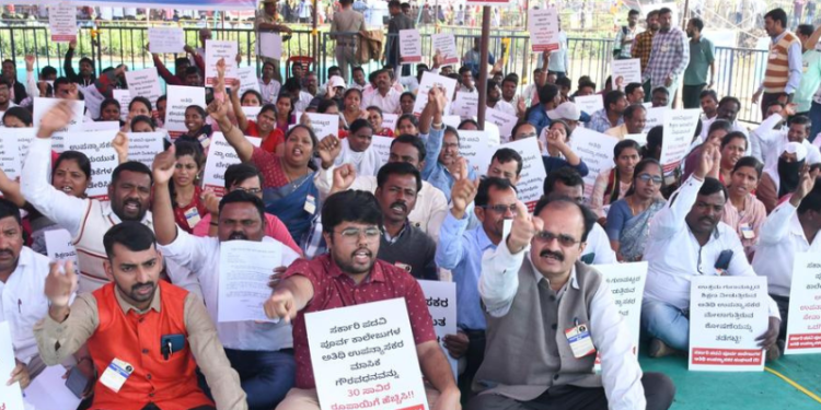 Guest lecturers protest in Belagavi, demand regularisation and wage hike