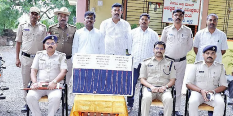 Two held in Belgaum for robbery; gold and vehicle worth ₹11 lakh recovered