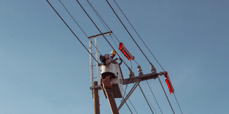 Power line repair turns fatal for HESCOM lineman in Belagavi