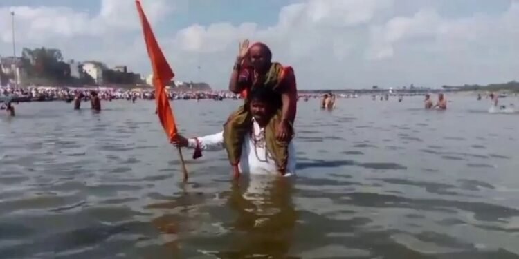220 km, 9 days on foot: Son carries 100-year-old mother for Vitthal darshan