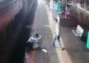 Bus from Bengaluru to Athani rams into tree near Gokak; 10 injured