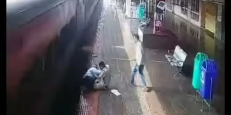 Bus from Bengaluru to Athani rams into tree near Gokak; 10 injured