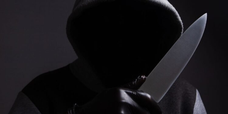 Belgaum constable murders ex-wife six months after divorce; slits throat, stabs her thrice