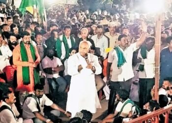 Belagavi police officer transferred over viral selfie with MES leader