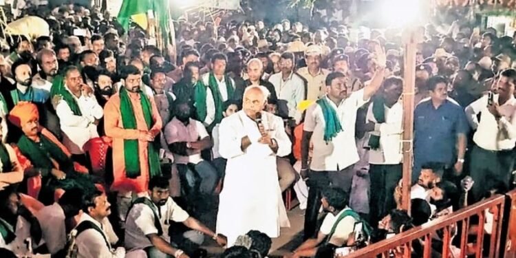 Belagavi police officer transferred over viral selfie with MES leader