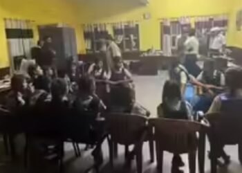 Students, parents hold overnight protest at Khanapur BEO office over withheld TCs