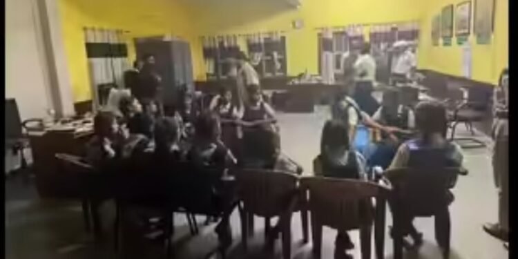 Students, parents hold overnight protest at Khanapur BEO office over withheld TCs