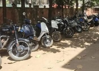 Belagavi traffic police collect ₹63,000 in drive against fancy and missing plates; 126 two-wheelers penalised