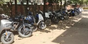 Belagavi traffic police collect ₹63,000 in drive against fancy and missing plates; 126 two-wheelers penalised