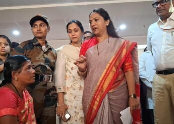 Karnataka Women’s Commission Head Criticizes Belagavi Hospital Over Inadequate Maternity Facilities
