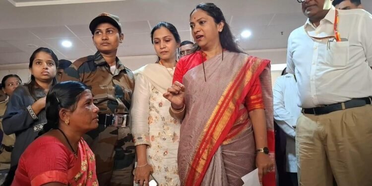 Karnataka Women’s Commission Head Criticizes Belagavi Hospital Over Inadequate Maternity Facilities