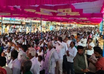 Belagavi farmers block sugar transport, demand MSP hike to ₹60