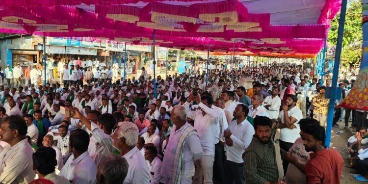 Belagavi farmers block sugar transport, demand MSP hike to ₹60