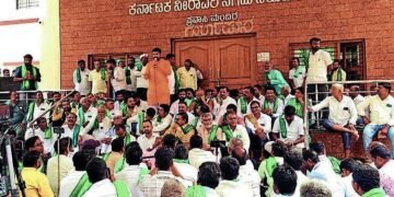 Farmers in Gurlapure vow state-wide bandh if CM's meeting on sugarcane price fails