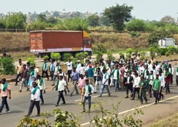Karnataka farmers pledge to end march if Centre meets sugarcane price demands