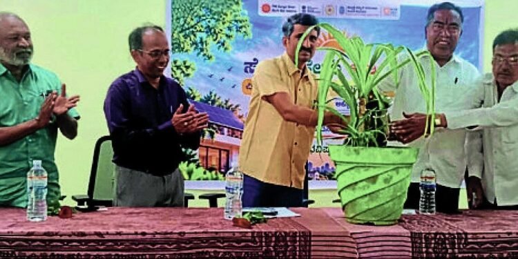 MLA Viththal Halagekar Launches Solar Power Campaign at Khanapur HESCOM Office