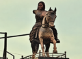 Right arm of Queen Channamma statue breaks off in Kittur