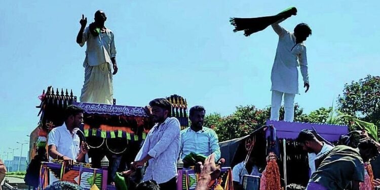 Sugarcane farmers in Belagavi end month-long agitation after CM promises committee review